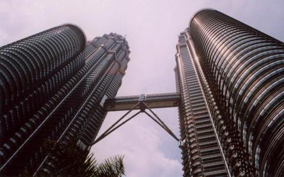 a picture called kl petronas3 should be here...